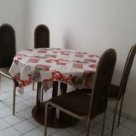 Schöne In *