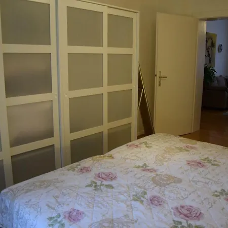 Schoene In Apartment