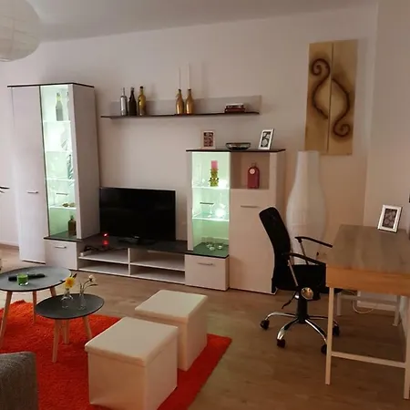 Schoene In Apartment *